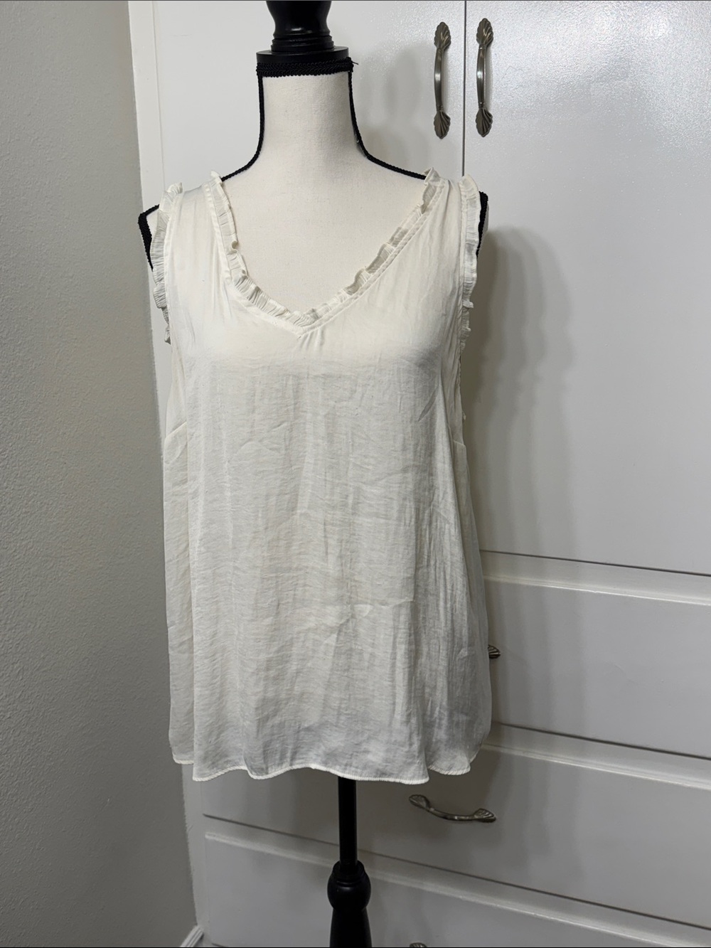 LC Lauren Conrad Cream Ruffle-Trim V-Neck Sleeveless Blouse